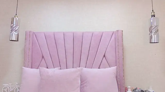 Snapshot of HazelMoret chatting on 09-23-25, 11:46 HazelMoret online show from 09-23-25, 11:46