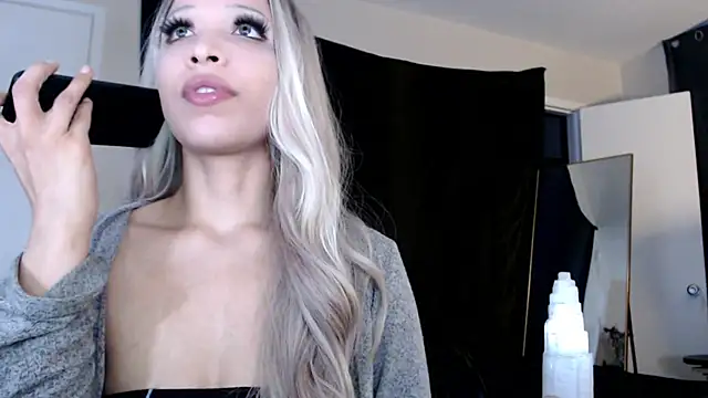 liadivina online show from 02-27-25, 03:58