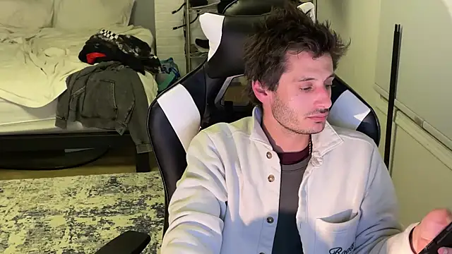 Snapshot of Dylansd chatting on 12-23-24, 06:44 Dylansd online show from 12-23-24, 06:44