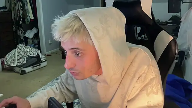 Snapshot of Dylansd chatting on 12-31-24, 07:53 Dylansd online show from 12-31-24, 07:53