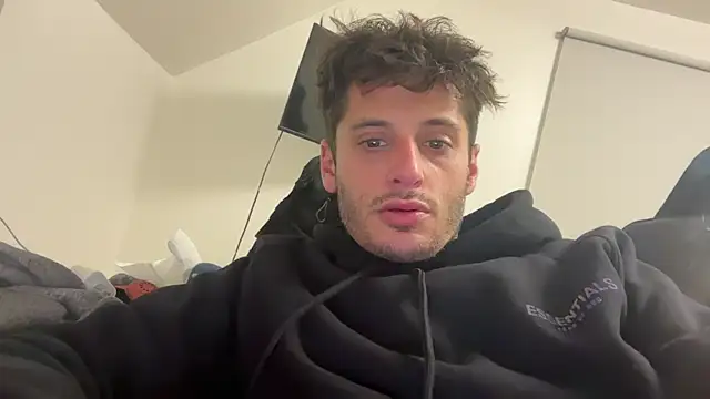 Snapshot of Dylansd chatting on 10-31-25, 02:34 Dylansd online show from 10-31-25, 02:34