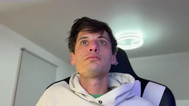 Snapshot of Dylansd chatting on 02-17-26, 11:33 Dylansd online show from 02-17-26, 11:33