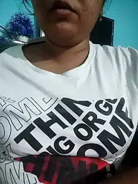 Snapshot of Rani_devi88 chatting on 02-15-25, 03:39 Rani devi88 online show from 02-15-25, 03:39