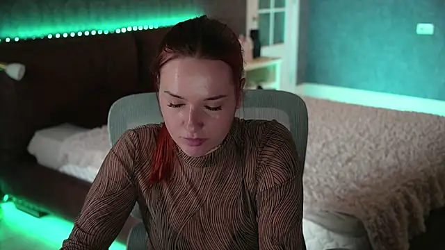 LisaElfy online show from 06-01-26, 03:47
