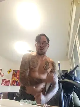 Snapshot of mileflav0r chatting on 12-03-25, 10:35 mileflav0r online show from 12-03-25, 10:35