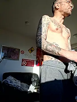 Snapshot of mileflav0r chatting on 03-20-26, 07:13 mileflav0r online show from 03-20-26, 07:13