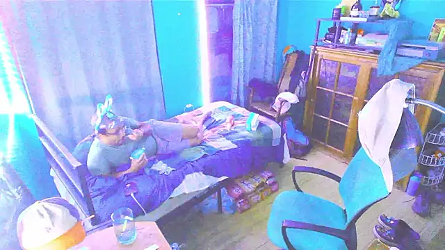        the online show from 03-05-26, 02:40