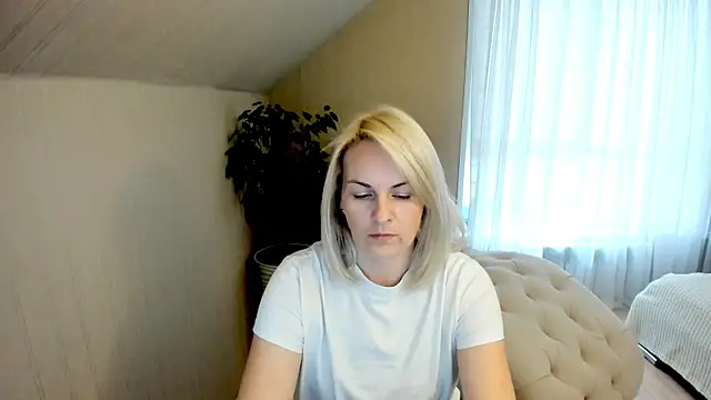 Snapshot of Alicee_Gracee chatting on 12-08-24, 10:19 Alicee Gracee online show from 12-08-24, 10:19