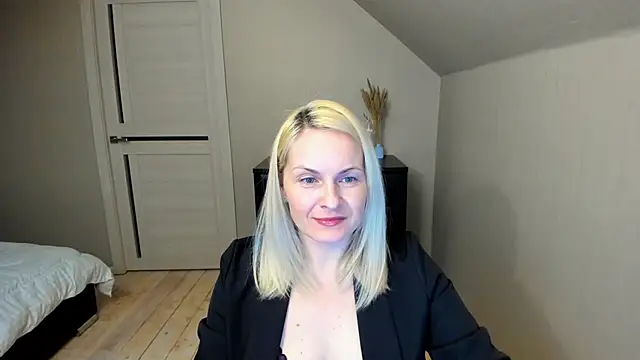 Snapshot of Alicee_Gracee chatting on 03-19-25, 06:44 Alicee Gracee online show from 03-19-25, 06:44