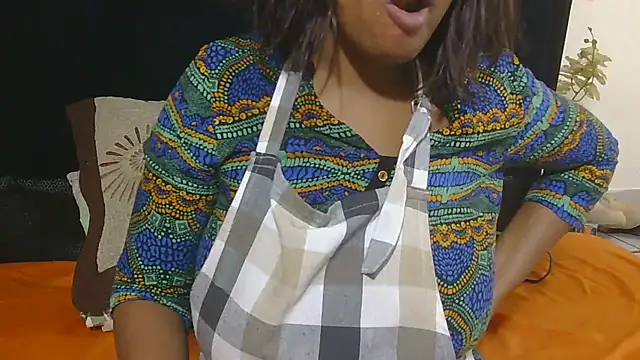 Snapshot of MaximTease24 chatting on 09-19-25, 06:30 MaximTease24 online show from 09-19-25, 06:30