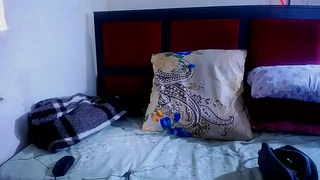 Snapshot of MaximTease24 chatting on 10-12-25, 01:21 MaximTease24 online show from 10-12-25, 01:21