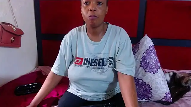 Snapshot of MaximTease24 chatting on 12-14-25, 10:31 MaximTease24 online show from 12-14-25, 10:31