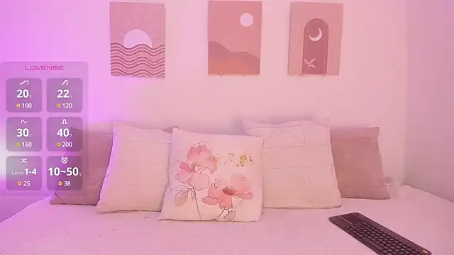 Snapshot of Mia_Heartt chatting on 02-07-25, 07:27 Mia Heartt online show from 02-07-25, 07:27