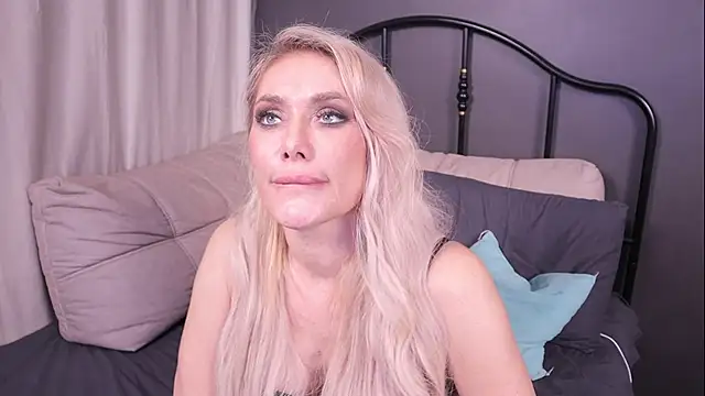 IsadoraDunkan online show from 03-21-25, 03:22