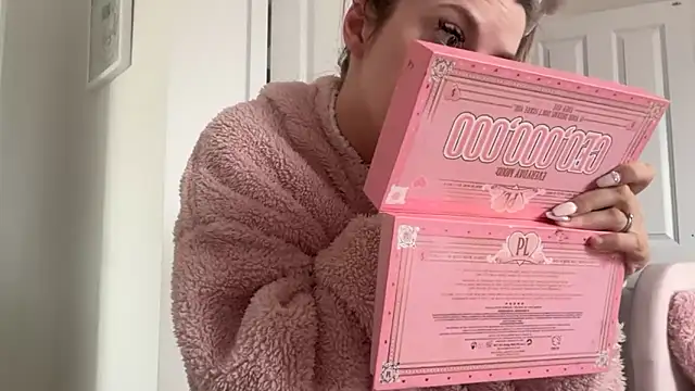 LustfulLuna  online show from 04-11-26, 09:35