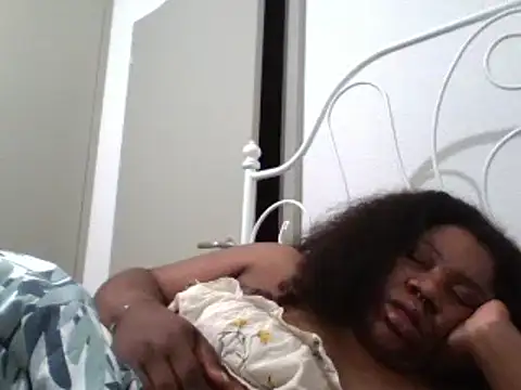 Snapshot of bonbonaumiel chatting on 12-12-24, 02:26 bonbonaumiel online show from 12-12-24, 02:26