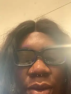 Snapshot of bonbonaumiel chatting on 01-05-25, 01:04 bonbonaumiel online show from 01-05-25, 01:04