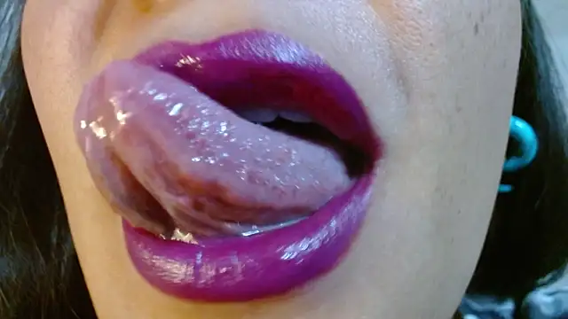 Snapshot of miss_evoleth2 chatting on 11-14-25, 06:56 miss evoleth2 online show from 11-14-25, 06:56