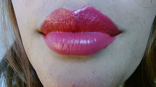 Snapshot of miss_evoleth2 chatting on 12-14-25, 05:18 miss evoleth2 online show from 12-14-25, 05:18