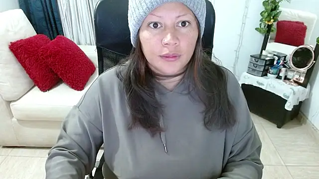 Snapshot of miss_evoleth2 chatting on 05-13-26, 08:44 miss evoleth2 online show from 05-13-26, 08:44