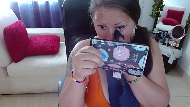 Snapshot of miss_evoleth2 chatting on 05-21-26, 05:31 miss evoleth2 online show from 05-21-26, 05:31