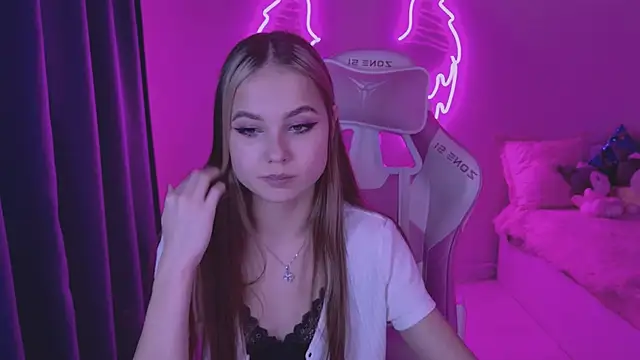 Snapshot of tikkisa chatting on 12-15-24, 06:04 tikkisa online show from 12-15-24, 06:04