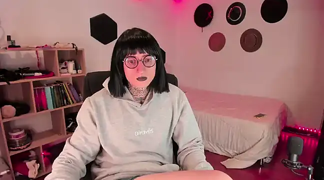 ShiiraVelkor online show from 12-14-24, 11:29