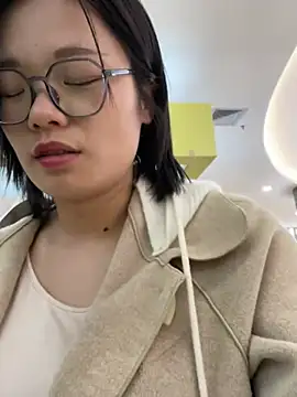 Snapshot of Bella0815 chatting on 02-17-25, 11:02 Bella0815 online show from 02-17-25, 11:02