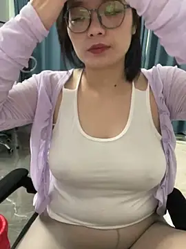 Snapshot of Bella0815 chatting on 03-09-25, 06:17 Bella0815 online show from 03-09-25, 06:17