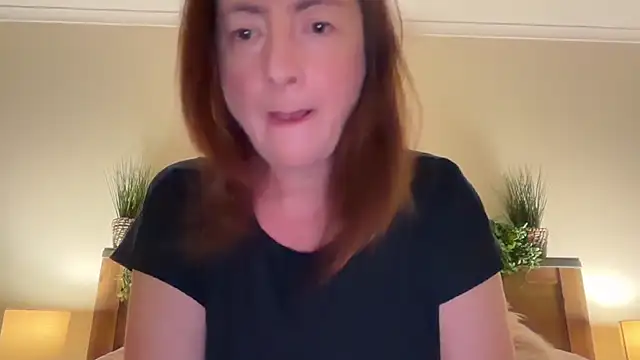 Snapshot of LouiseTswing chatting on 12-10-24, 02:06 LouiseTswing online show from 12-10-24, 02:06