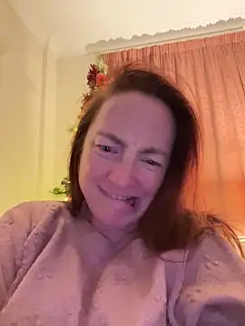 Snapshot of LouiseTswing chatting on 12-30-24, 08:25 LouiseTswing online show from 12-30-24, 08:25