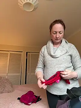 Snapshot of LouiseTswing chatting on 02-23-25, 03:29 LouiseTswing online show from 02-23-25, 03:29