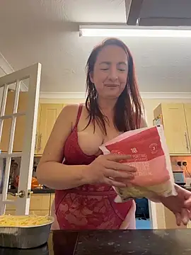 Snapshot of LouiseTswing chatting on 02-03-26, 03:06 LouiseTswing online show from 02-03-26, 03:06