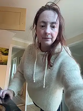 Snapshot of LouiseTswing chatting on 02-26-26, 02:16 LouiseTswing online show from 02-26-26, 02:16