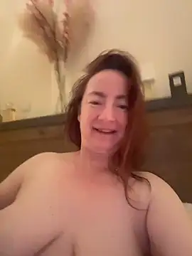 Snapshot of LouiseTswing chatting on 02-27-26, 07:52 LouiseTswing online show from 02-27-26, 07:52