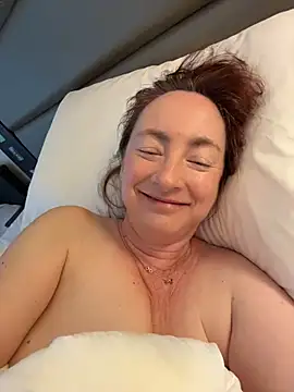 Snapshot of LouiseTswing chatting on 03-06-26, 07:27 LouiseTswing online show from 03-06-26, 07:27