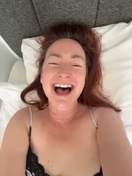 LouiseTswing online show from 06-11-26, 03:32
