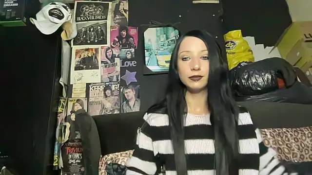 MissMidnightUK online show from 10-21-25, 10:10