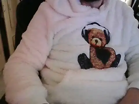 Snapshot of realityyshowww chatting on 11-15-25, 11:07 realityyshowww online show from 11-15-25, 11:07