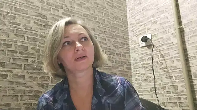 Snapshot of EdithManning chatting on 01-08-25, 02:03 EdithManning online show from 01-08-25, 02:03