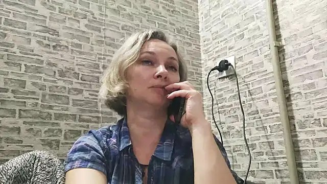 Snapshot of EdithManning chatting on 01-10-25, 06:06 EdithManning online show from 01-10-25, 06:06