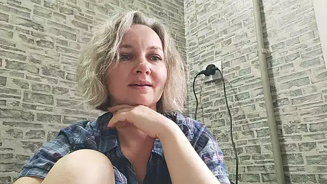 Snapshot of EdithManning chatting on 01-13-25, 07:32 EdithManning online show from 01-13-25, 07:32