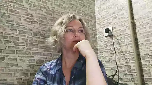 Snapshot of EdithManning chatting on 01-13-25, 02:11 EdithManning online show from 01-13-25, 02:11