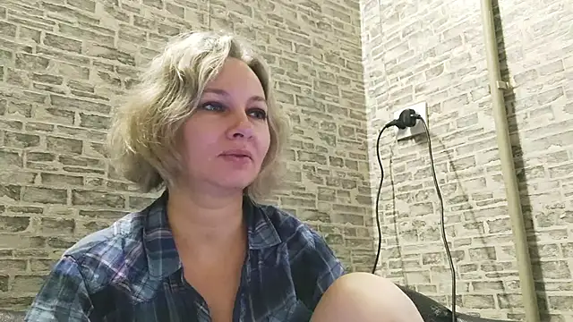 Snapshot of EdithManning chatting on 01-14-25, 06:02 EdithManning online show from 01-14-25, 06:02