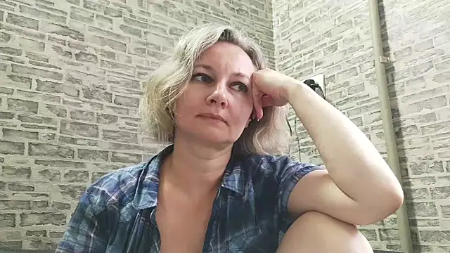 Snapshot of EdithManning chatting on 01-14-25, 09:13 EdithManning online show from 01-14-25, 09:13