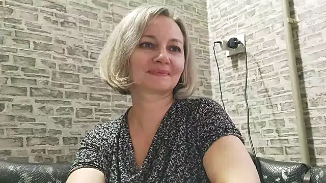 Snapshot of EdithManning chatting on 01-16-25, 12:53 EdithManning online show from 01-16-25, 12:53