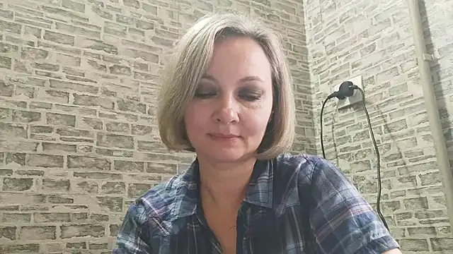 Snapshot of EdithManning chatting on 01-22-25, 06:10 EdithManning online show from 01-22-25, 06:10