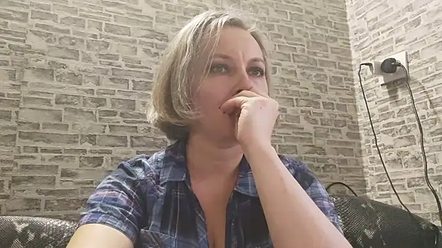 Snapshot of EdithManning chatting on 01-22-25, 01:21 EdithManning online show from 01-22-25, 01:21