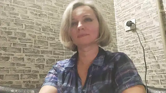 Snapshot of EdithManning chatting on 01-22-25, 05:17 EdithManning online show from 01-22-25, 05:17