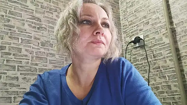 Snapshot of EdithManning chatting on 01-25-25, 10:19 EdithManning online show from 01-25-25, 10:19